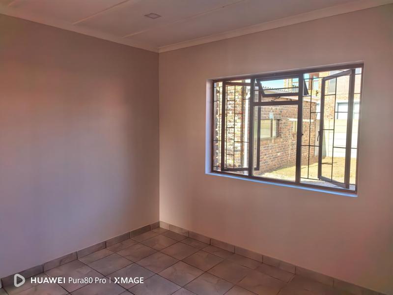To Let 2 Bedroom Property for Rent in Heiderand Western Cape